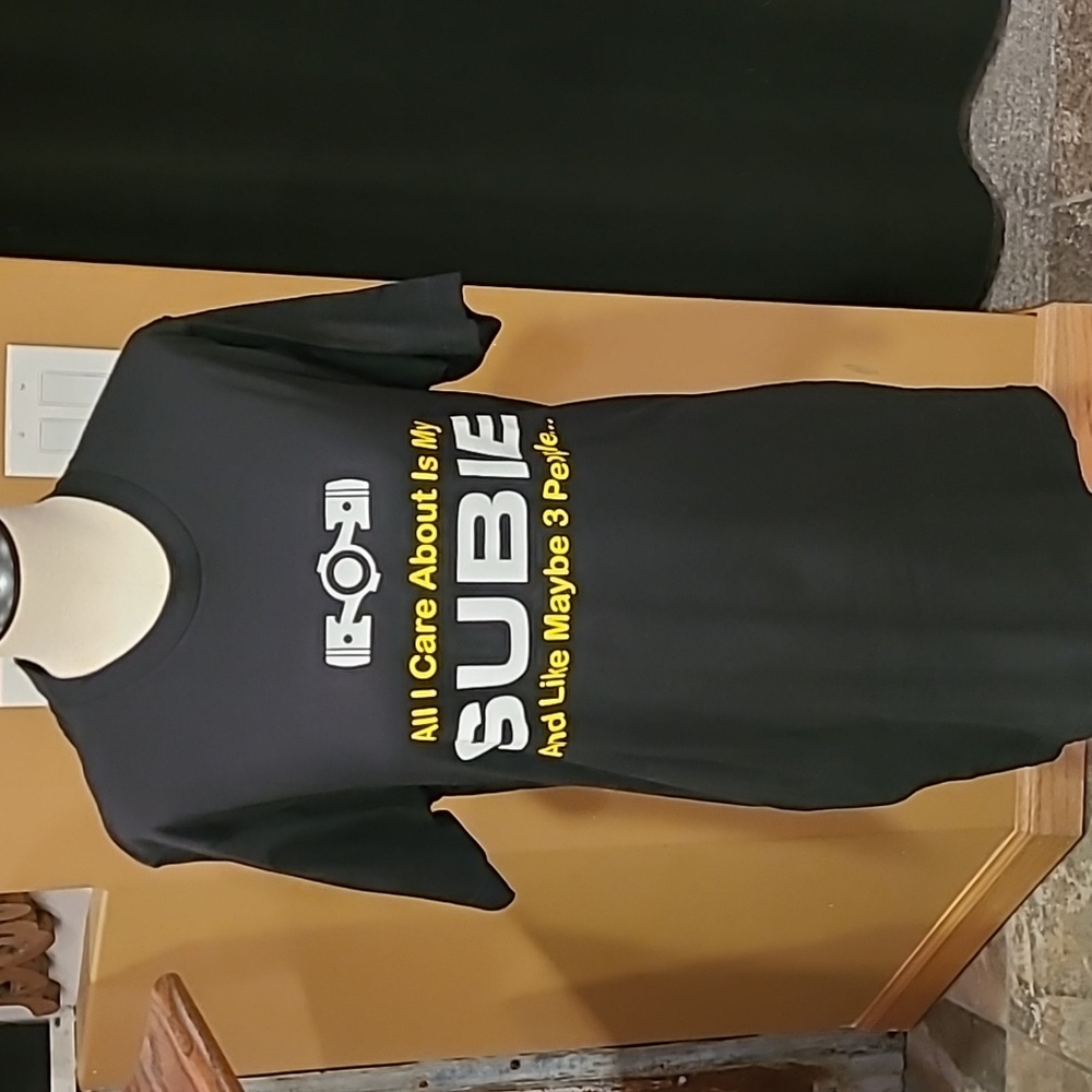 Suburu tee